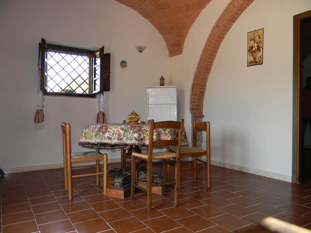 Agriturismo Podere La Selva Βίλα Serre Di Rapolano Δωμάτιο φωτογραφία
